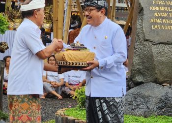 Wagub Cok Ace Apresiasi Gotong Royong Krama Dadia Arya Kanuruhan Selenggarakan Karya Pitra Yadnya