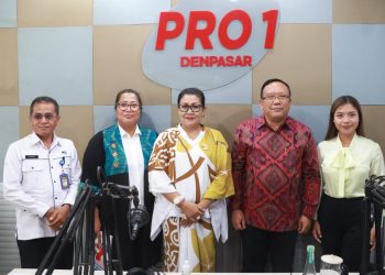 Ketua TP PKK Provinsi Bali  Ny. Putri Koster dalam Dialog Interaktif Bali Mandiri Energi