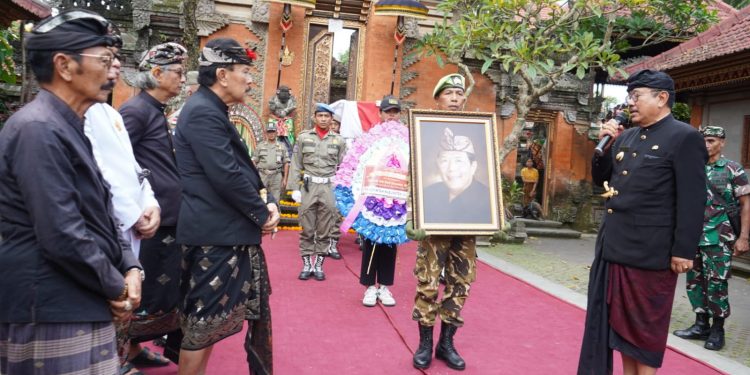 Wagub Cok Ace Ikuti Prosesi Palebonan Tjokorda Gede Budi Suryawan di Ubud