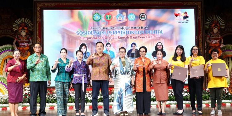 TP PKK Provinsi Bali, Ny. Putri Koster dalam acara Sosialisasi Tentang Perpustakaan Digital