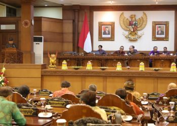 Wakili Gubernur Koster, Cok Ace sampaikan Tanggapan terkait Raperda Provinsi Bali tentang Perubahan APBD Semesta Berencana