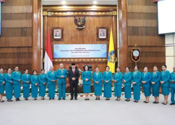 Lantik Pengurus TP PKK Provinsi Bali, Mahendra Jaya ajak ‘Ngrombo’ Entaskan Kemiskinan dan Stunting