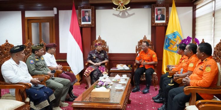 Antisipasi Banjir Jelang Musim Hujan, Pj. Gubernur Ingatkan Warga Jangan Buang Sampah ke Selokan dan Sungai