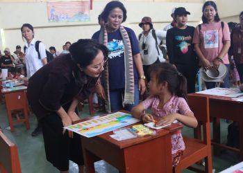 Pj. Ketua Dekranasda Bali Semangati 157 Anak-Anak TK Lomba Mewarnai di Nusa Penida Festival