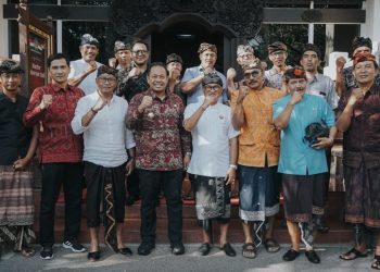 Pj Gubernur Mahendra Jaya Apresiasi Karya Pedudusan Agung di Pura Desa , Desa Adat Jero Kuta