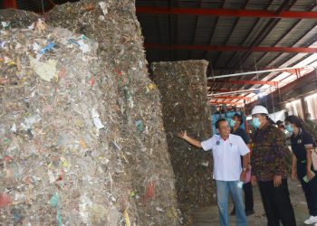 Pj Gubernur Mahendra Jaya Berikan Deadline Akhir Tahun Kepada Pengelola TPST Kesiman