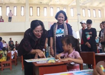 Pj. Ketua Dekranasda Bali Semangati 157 Anak-Anak TK Lomba Mewarnai di Nusa Penida Festival