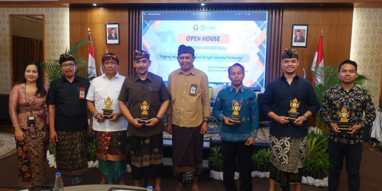 Bappeda Bali Terima Penghargaan sebagai “The Most Supporting Partner”