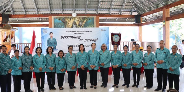Pj. Ketua TP. PKK Provinsi Bali Apresiasi Kinerja Kader Posyandu Kecubung Desa Patas Kabupaten Buleleng