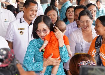 Kembali Terjun Ke Masyarakat “Berkunjung dan Berbagi TP PKK Provinsi Bali”, Ny. drg Ida Mahendra Jaya Minta Kader PKK Sosialisasikan “Porsi Isi Piringku”.