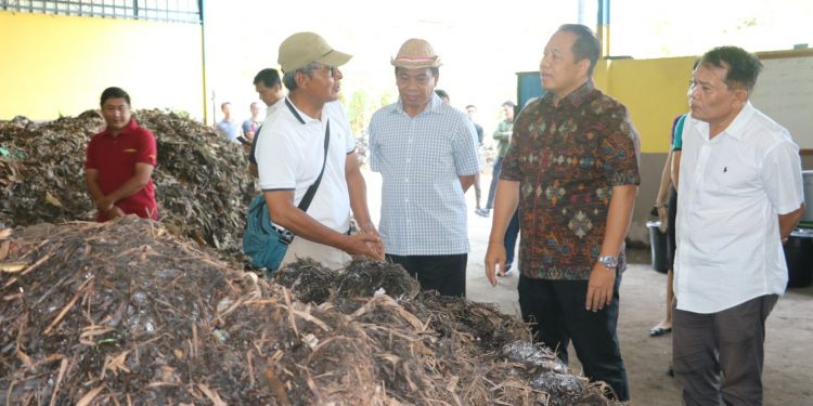 Kunjungi TPS3R Baktiseraga, Pj. Gubernur Bali SM Mahendra Jaya Berikan Apresiasi dan Harap Bisa Direplikasi