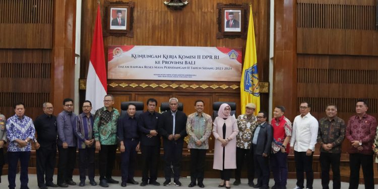 Sekda Provinsi Bali Menerima Kunjungan Kerja Komisi II DPR RI Sampaikan Persiapan Pemilu Serentak, Penerimaan CPNS/PPPK dan Netralitas ASN
