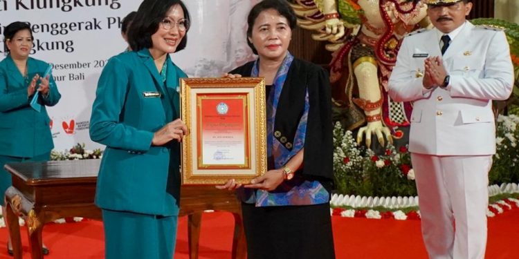 Pj. Ketua TP PKK Provinsi Bali Lantik Penjabat Ketua TP PKK Klungkung