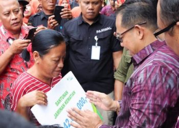 Pj. Gubernur Bali Mahendra Jaya Apresiasi Kepedulian Elemen Masyarakat Bali Lakukan Bakti Sosial ‘’Ngrombo’’