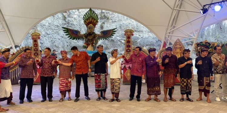 Peringatan Hari Arak Bali Ke-2 di GWK Berlangsung Meriah