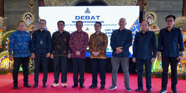 Buka Lomba Debat dan IAPI Bali Award, Sekda Dewa Indra Harap Tim Pengadaan Tingkatkan Kompetensi dan Kredibilitas
