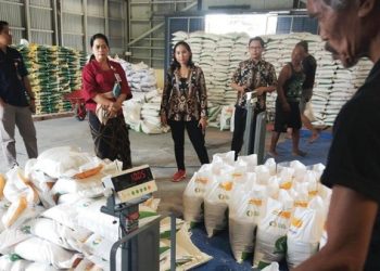 Warga Klungkung Diberikan Bantuan Beras Gratis Untuk Mengatasi Lonjakan Harga