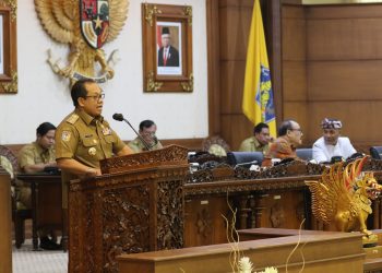 Pj. Gubernur S.M. Mahendra Jaya Paparkan Pendapat terkait Raperda Kemudahan Investasi dan Pengarusutamaan Gender