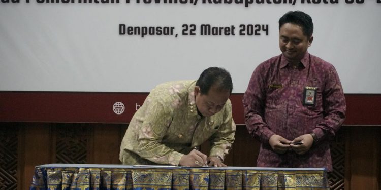 Pj. Gubernur Bali Serahkan LKPD Unaudited Pemerintah Provinsi Bali Tahun 2023