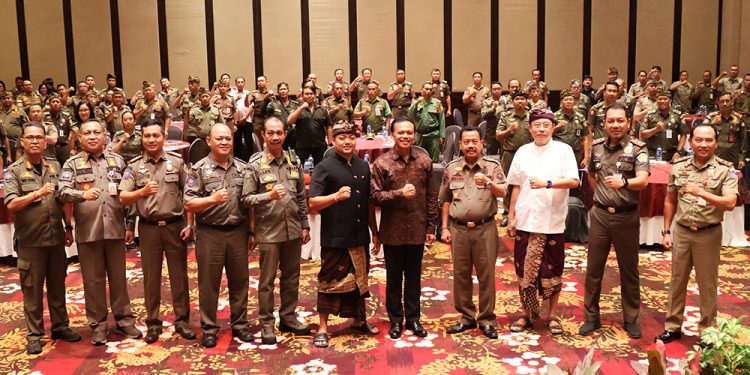 SEKDA DEWA INDRA TEKANKAN SATPOL PP PERLU MELAKUKAN PENDEKATAN HUMANIS DALAM MENEGAKKAN PERATURAN