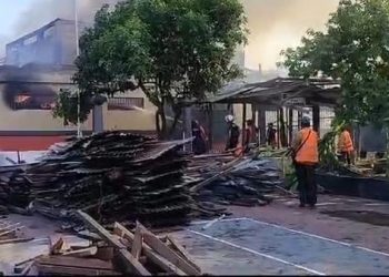 Damkar Berjuang Selama 2 Jam Padamkan Api di Lapas Kerobokan yang Terbakar