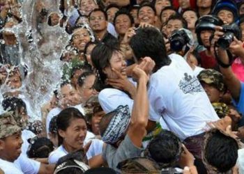 Omed-omedan Festival Segera Digelar dengan Tema Utsaha Jana Kerthi