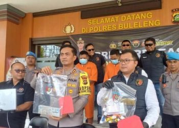 Dua Pemalsu STNK Ditangkap oleh Polres Buleleng setelah Beroperasi Delapan Bulan