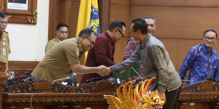 Eksekutif dan Legislatif Provinsi Bali Saling Dukung Bahas 2 Raperda Menjadi Perda