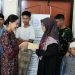 Ny. Ida Mahendra Serahkan Santunan Kepada Anak Yatim Piatu di Denpasar