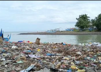 Pantai Surfing di Bali Barat Tercemar Sampah, Sorotan Atas Masalah Lingkungan