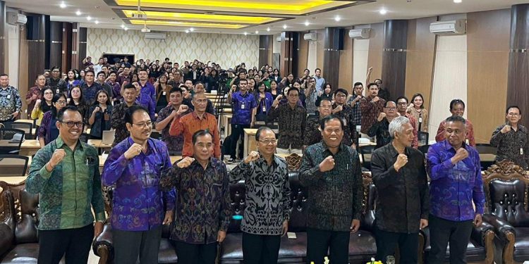 Beri Kuliah Umum, Kehidupan Wayan Koster Inspirasi Mahasiswa Undiknas University