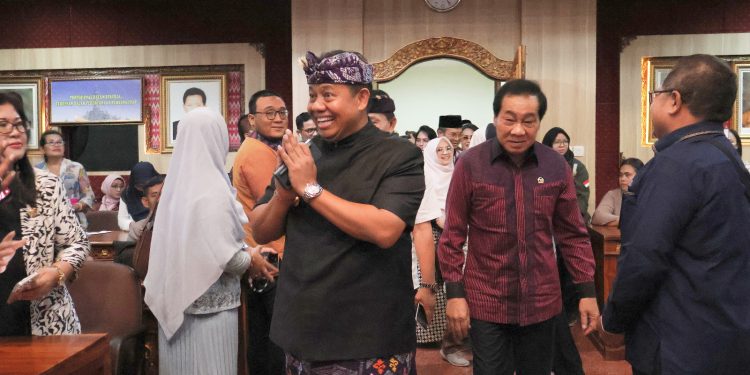 Terima Kunker Komisi VIII DPR RI, Pj. Gubernur Bali Optimis Dengan Semangat “Ngrombo” Kemiskinan Ekstrem di Bali Tuntas
