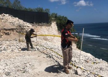 Viral Pengerukan Tebing untuk Hotel di Pecatu, Proyek Sementara Dihentikan!