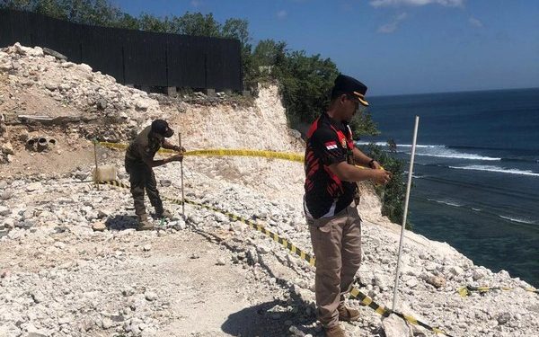 Viral Pengerukan Tebing untuk Hotel di Pecatu, Proyek Sementara Dihentikan!