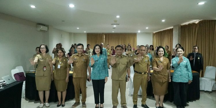 Lahirkan Generasi Kuat dan Berkualitas, Pj. Ketua TP PKK Bali, Ny. Ida Mahendra Minta Kader Rutin Periksa Gigi Warganya