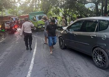 Pengemudi Mobil Tewas Tabrak Truk di Karangasem Saat Menyalip