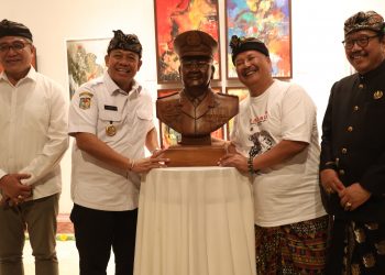 S. M. Mahendra Jaya Apresiasi Pameran Lukisan Sebagai Program Literasi Budaya di Tubuh POLRI