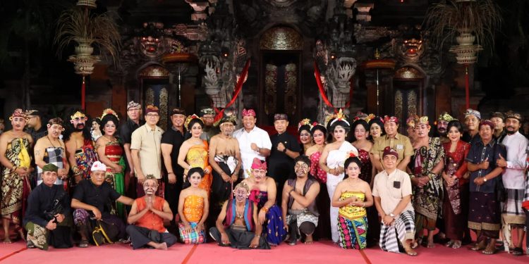 Disaksikan Pj. Gubernur Mahendra Jaya, Pergelaran Drama Gong Lawas Pukau Penonton PKB ke-46