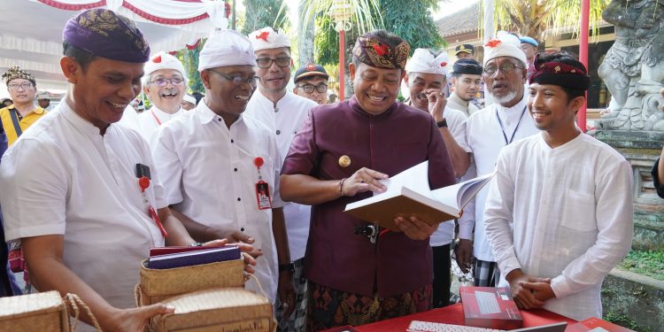 Pengukuhan Bendesa Agung MDA Terpilih: Pj Gubernur Bali Ajak Kolaborasi Hadapi Tantangan Global dan Sukseskan Program Pemerintah