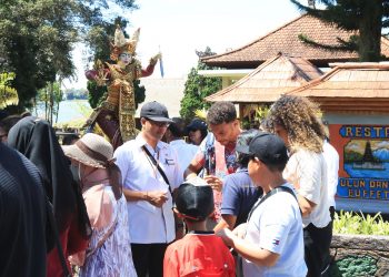Dispar Bali Lakukan Pengecekan Pungutan Wisatawan Asing di DTW Ulun Danu Beratan