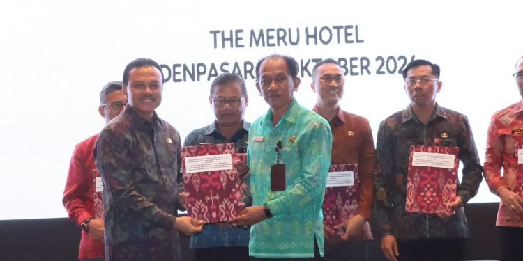 Tandatangan Perjanjian Kerja Sama (PKS) Pemerintah Provinsi Bali dan Kabupaten/Kota, Sekda Dewa Indra Ajak Bapenda se-Bali Gali Potensi Pajak dan Tunggakan Pajak