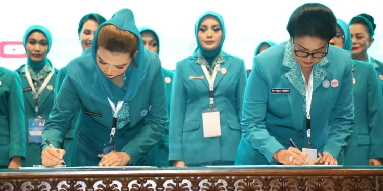 Ny. Putri Koster Resmi Dilantik sebagai Ketua TP-PKK/Tim Pembina Posyandu Provinsi Bali Periode 2025-2023