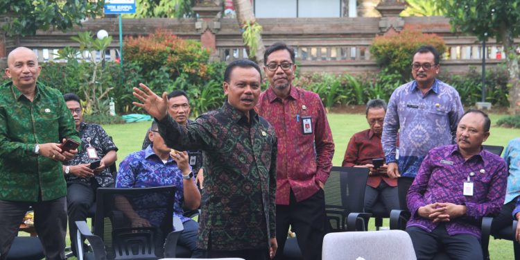 Gerakan Masif untuk Bali Bersih dari Sampah, Sekda Dewa Indra Ajak Kepala Perangkat Daerah Buat Teba Modern