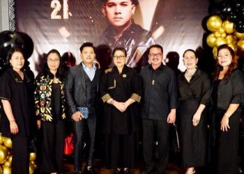 Hadiri Fashion Show 'Black Glamour Elegant', Ny. Putri Koster Ajak Desainer Bali Hadirkan Busana 'Ready to Wear'