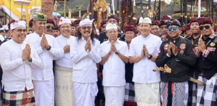 Hadiri Puncak Upacara Ngusaba Kadasa di Pura Ulun Danu Batur, Gubernur Koster Tegaskan Tekad Mempertahankan Tradisi Adat