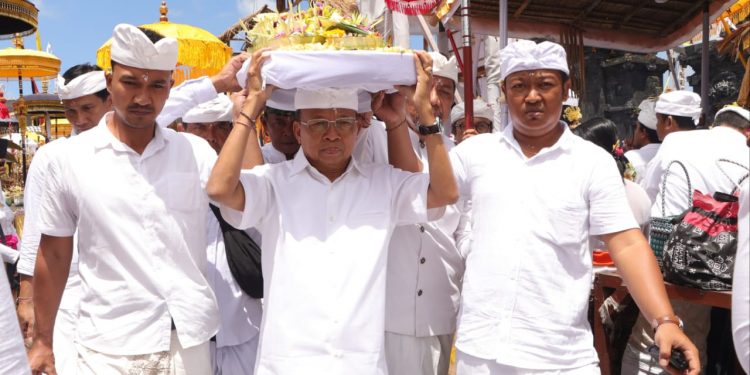 Puncak Karya IBTK 2025 Berlangsung Khidmat, Gubernur Koster Pimpin Prosesi Dan Mundut Pralingga Ida Bhatara Lingsir