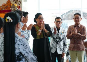 Putri Koster Ajak PGRI Bali Sosialisasikan Pengelolaan Sampah Berbasis Sumber Lewat Lomba Menulis