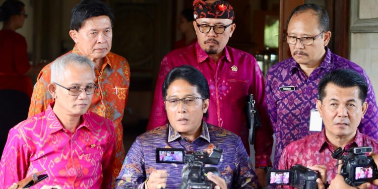 Wagub Giri Prasta Apresiasi Dukungan Fraksi-Fraksi DPRD Provinsi Bali atas Raperda Perubahan Perda No. 6 Tahun 2023