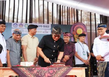 Wagub Giri Prasta Tutup SMK Festival Kabupaten Bangli dengan Megibung Bersama