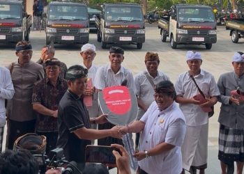 Pemkab Jembrana Berikan 21 Unit Pikap ke Desa Adat dengan Dana Perawatan Rp 5 Juta